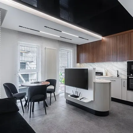 Apartment Kwiatkowskiego Superior By Bookinghost