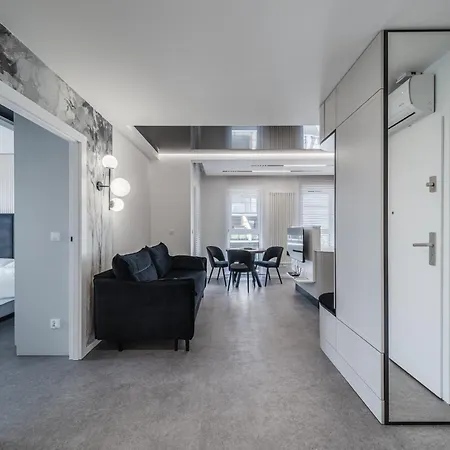 Kwiatkowskiego Superior By Bookinghost Apartment